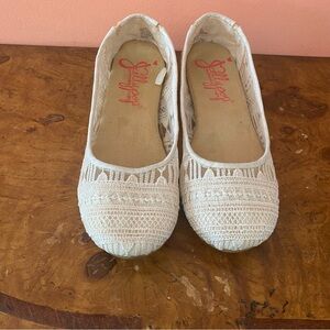 Jellypop  Mermaid Women Shoes  Size 10M Textile Upper Beige Crochet Slip-On